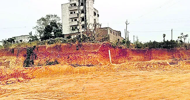 పలాసలో ఆగని గ్రావెల్‌ దందా 