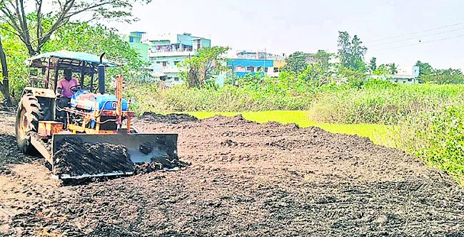 ● అదును చూసి.. చదునుచేసి.. 