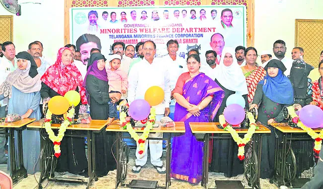 మహిళా సంక్షేమానికి పెద్దపీట 