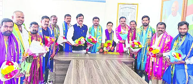 గ్రామాభివృద్ధికి సహకారం అందిస్తాం