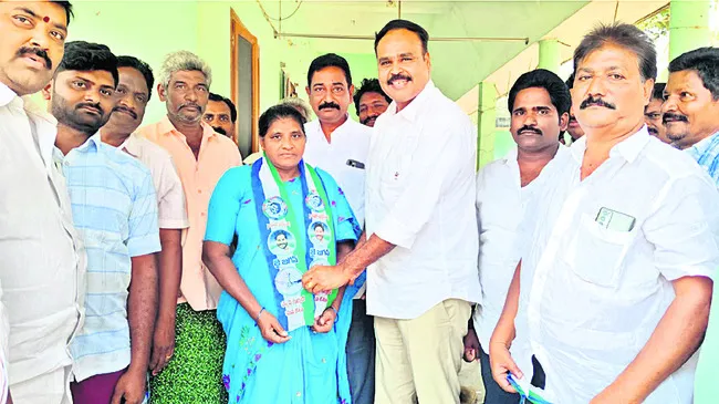 సొంత గూటికి ఎంపీటీసీ సత్యవతి 