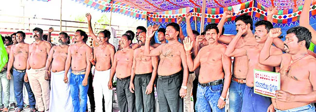 ప్రత్యేక కార్పొరేషన్‌ కోరుతూ అర్ధ నగ్న ప్రదర్శన 