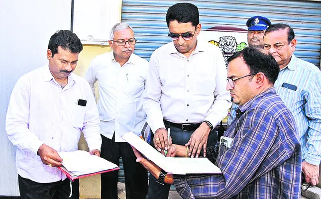 పటిష్ట భద్రతలో   ఈవీఎం గోడౌన్‌ 