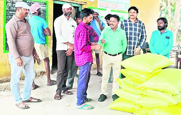 సాఫీగా యూరియా విక్రయాలు