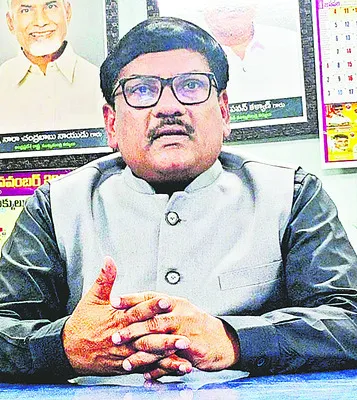 జిల్లాలో 60 వేల వెబ్‌ల్యాండ్‌ పెండింగ్‌ కేసులు 