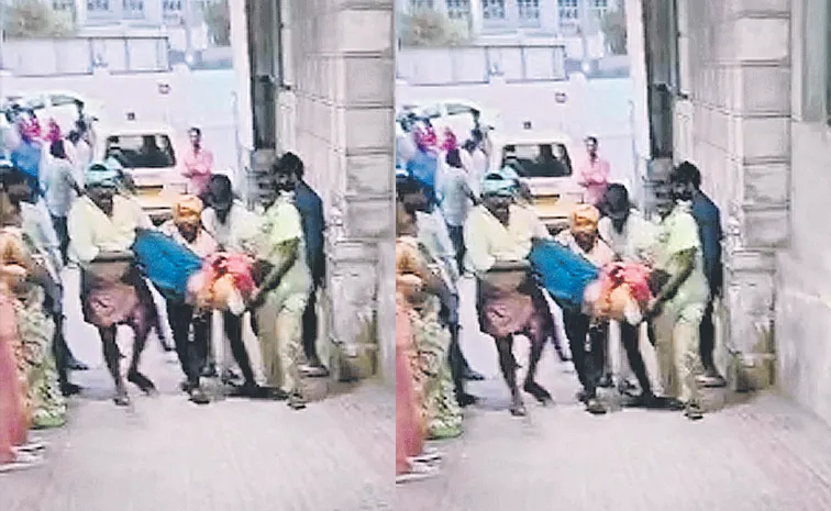 స్ట్రెచ్చర్లకూ దిక్కులేదు..