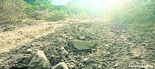 ప్రభుత్వం మారింది.. రహదారి నిర్మాణం ఆగింది...