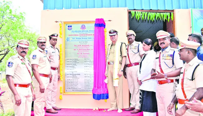 పోలీసు సిబ్బందికి అన్ని వసతులు కల్పిస్తాం 