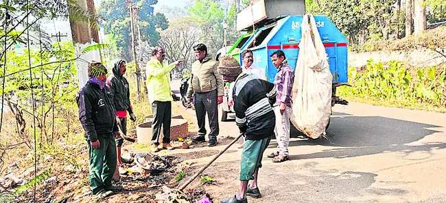 పరిసరాల పరిశుభ్రత అందరి బాధ్యత 