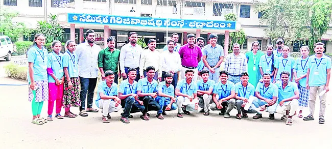 గిరిజన యువతకు శిక్షణతో ఉపాధి