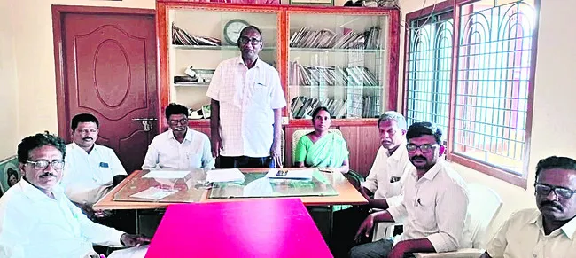 భూదాన్‌ భూములు నిరుపేదలకే దక్కాలి