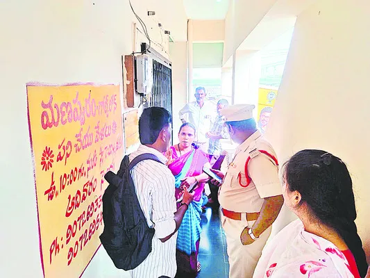 తాకట్టు పెట్టిన బంగారాన్ని అమ్మేశారు 