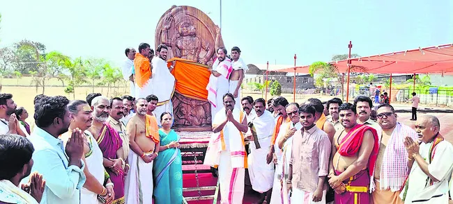 నెట్టికంటుడి టేకు ప్రతిమ ఊరేగింపు 