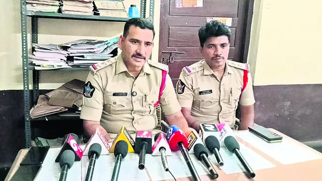 ఎర్రగుంట్లలో భారీగా నగదు సీజ్‌ 