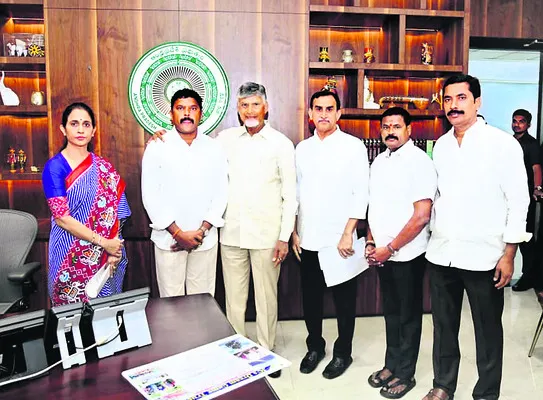 ఇద్దరు కార్పొరేటర్ల రాజీనామా  