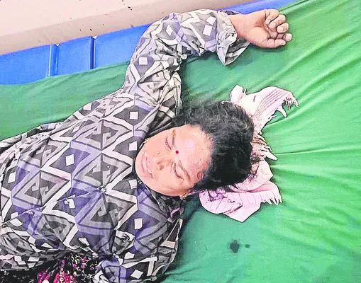 భవనం పైనుంచి పడి మహిళా కూలీ మృతి 