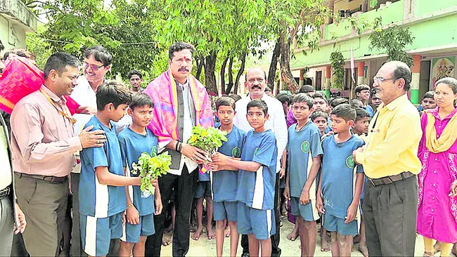 నాణ్యమైన భోజనం పెట్టాలి
