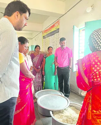 అంకితభావంతో పనిచేసే ఉద్యోగులకు గుర్తింపు