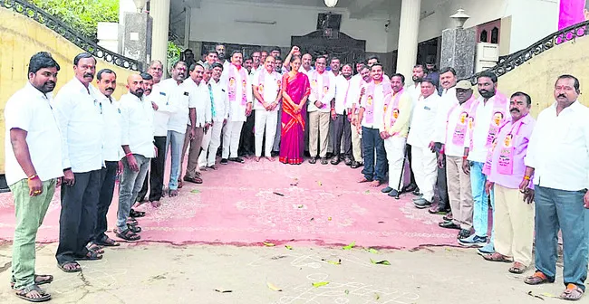 ఆదరణ కోల్పోతున్న జాతీయ పార్టీలు 