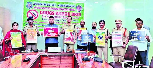 మాదకద్రవ్యాల వినియోగంపై డ్రోన్లతో నిఘా పెంచండి 