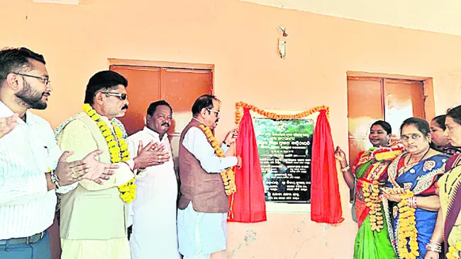 మౌలిక వసతుల కల్పనకు పెద్దపీట