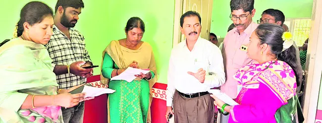 రైతు రిజిస్ట్రేషన్‌కు దూరంగా 51,072 మంది గుర్తింపు  