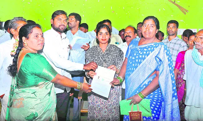 పేదల సంక్షేమానికి ప్రభుత్వం పెద్దపీట