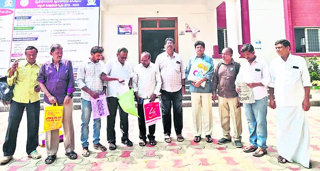 నామమాత్రంగా రోడ్డు నిర్మాణ సమావేశం 