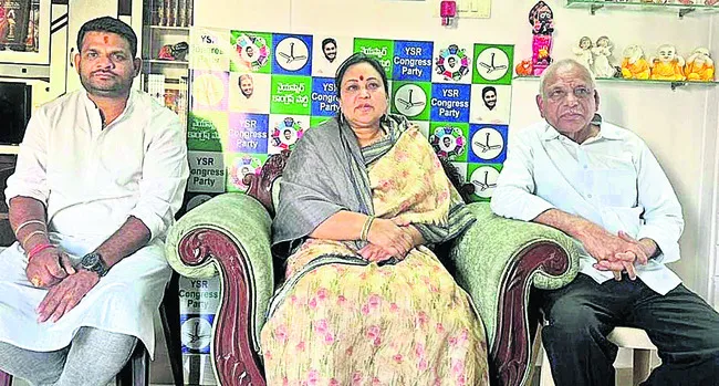 సంక్షేమం లేదు.. అభివృద్ధి జరగడం లేదు 