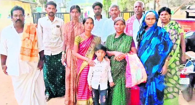 అజ్ఞాతంలో బంగారం వ్యాపారి