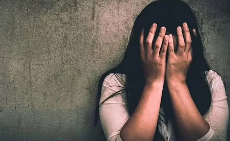 ప్రియుడి మోసం: ఇదే అదునుగా అగంతకుడి దారుణ హత్యాచారం 