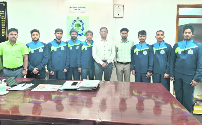 ఇంటర్‌ యూనివర్సిటీ చెస్‌ పోటీలకు పయనం