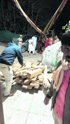 రక్షకులే.. భక్షకులా!