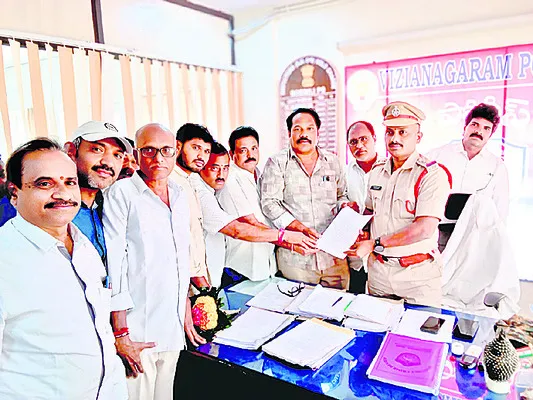 టీడీపీ నాయకుల దాడులు, దుష్ప్రచారాలపై చర్యలు తీసుకోండి 