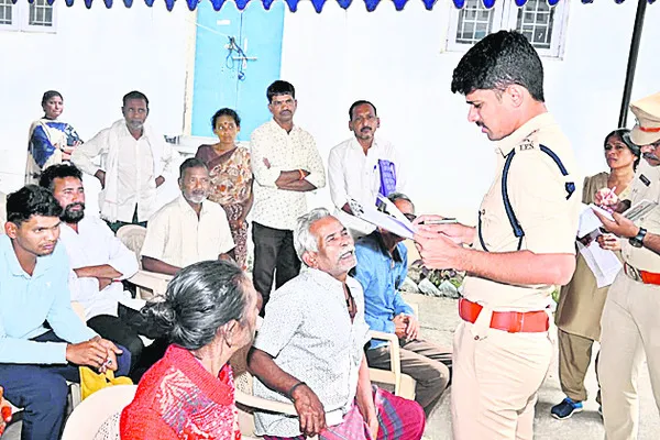 ఎస్పీ గ్రీవెన్సుకు 61 ఫిర్యాదులు 