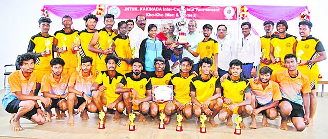 ఖోఖో విజేతలకు బహుమతుల ప్రదానం 