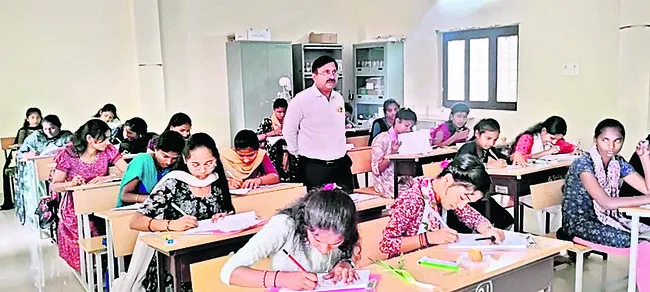 ప్రశాంతంగా ప్రాక్టికల్‌ పరీక్షలు