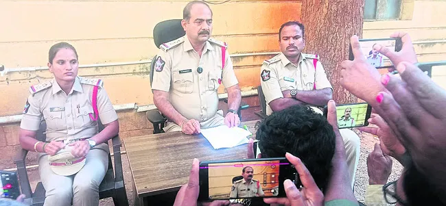 బాలికను గర్భిణి చేసిన  కామాంధుడి అరెస్టు