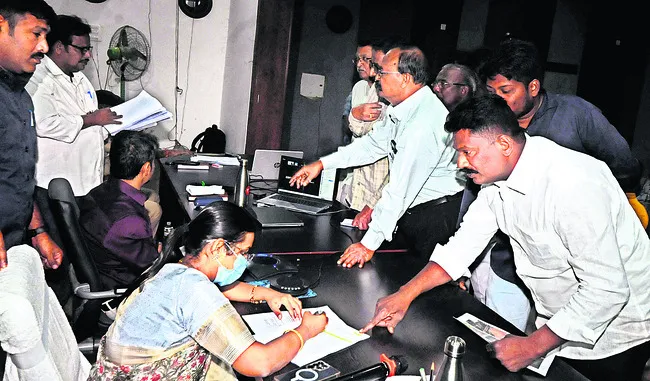 రెవెన్యూ సమస్యలే అధికం