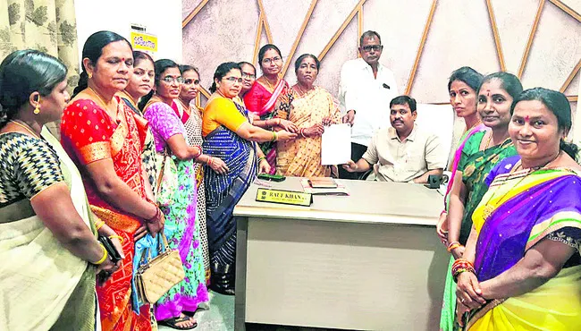 సమ్మె నోటీస్‌ అందజేత