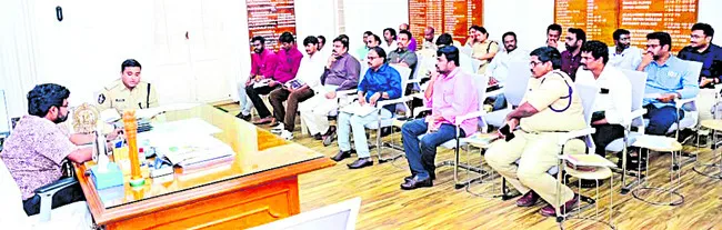 రోడ్డు ప్రమాదాల నివారణకు చర్యలు చేపట్టండి 