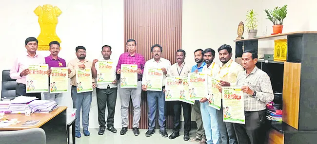 పది టాపర్లకు నగదు పురస్కారం