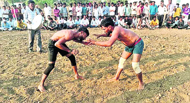 మల్లయోధుల కుస్తీ
