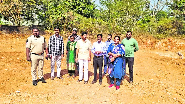 పీహెచ్‌సీ స్థలంలో గ్రౌండ్‌ నిర్మాణంపై హైకోర్టు నోటీసులు