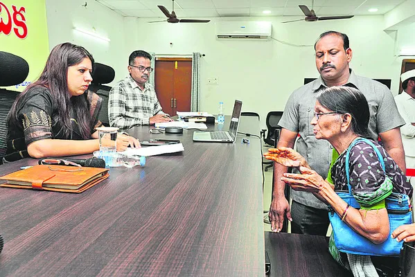 అర్జీల పరిష్కారానికి ప్రత్యేక దృష్టి