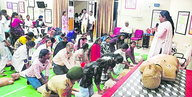 విద్యార్థులకు సీపీఆర్‌పై శిక్షణ