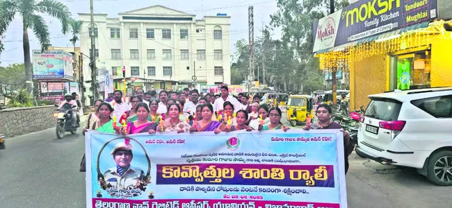 టీఎన్జీవోస్‌ ఉద్యోగుల కొవ్వొత్తుల ర్యాలీ 