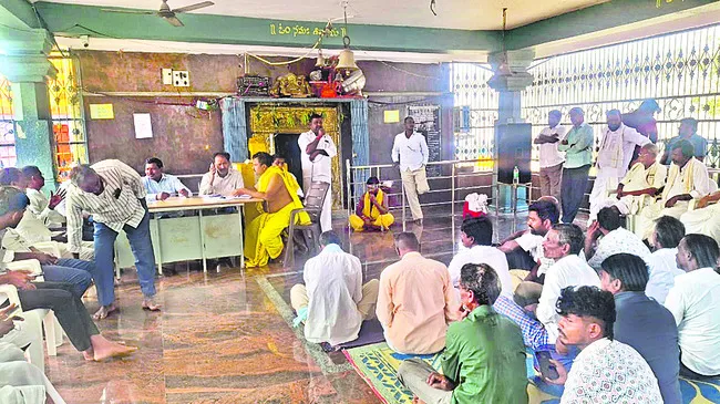 ఆలయ అభివృద్ధికి కలిసి సాగుతాం 