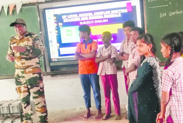 సైనిక దుస్తులతో వచ్చి..  బోధించి