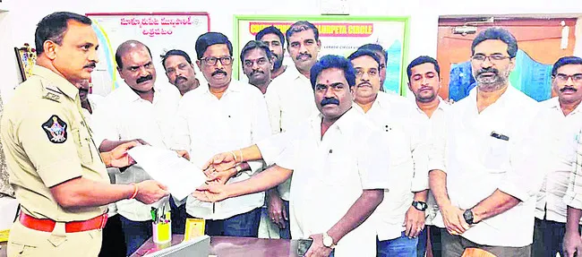 రెడ్‌బుక్‌ రాజ్యాంగంతో నయా బిహార్‌గా ఏపీ 
